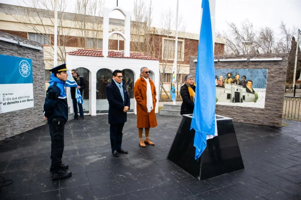 Cañadón Seco celebró el Día de la Bandera y rindió homenaje a su creador
