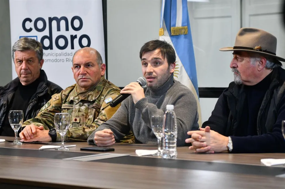 Temporal en Chubut: Torres encabezó conferencia en Comodoro Rivadavia y llevó tranquilidad a los vecinos