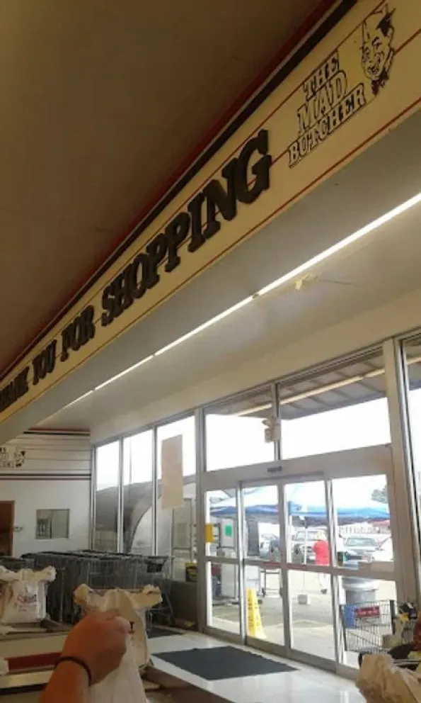 Tres muertos y 10 heridos en tiroteo en supermercado de Arkansas