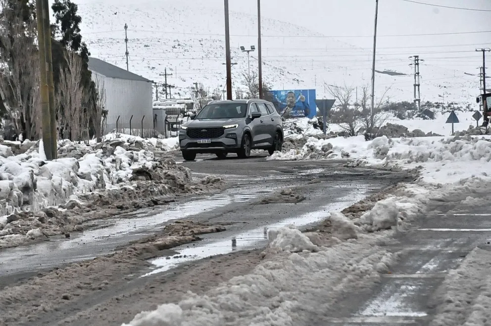 Diadema cubierta de nieve: el Municipio y empresas  intervinieron para lograr la operatividad del barrio