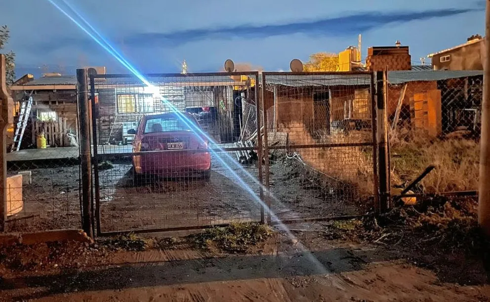 Mujer se defendió de un robo en el patio de su  casa de Km. 8 y resultó herida; hubo 3 detenidos