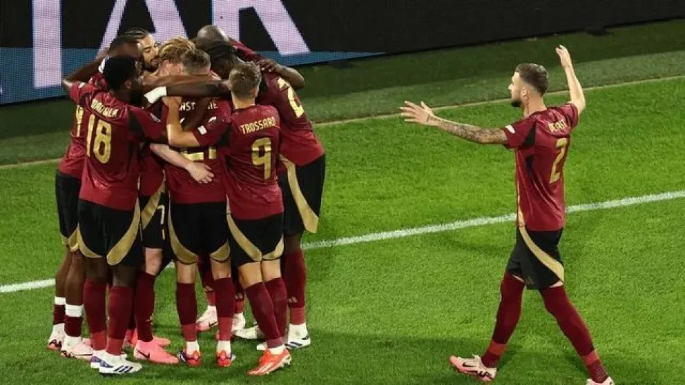 Bélgica venció a Rumania en la Eurocopa y se prendió el Grupo E