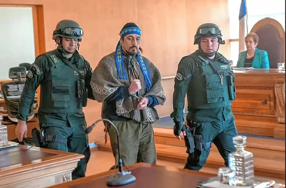 Jones Huala tendría que ser liberado esta semana pero en Chile aseguran que deberá seguir preso hasta 2025