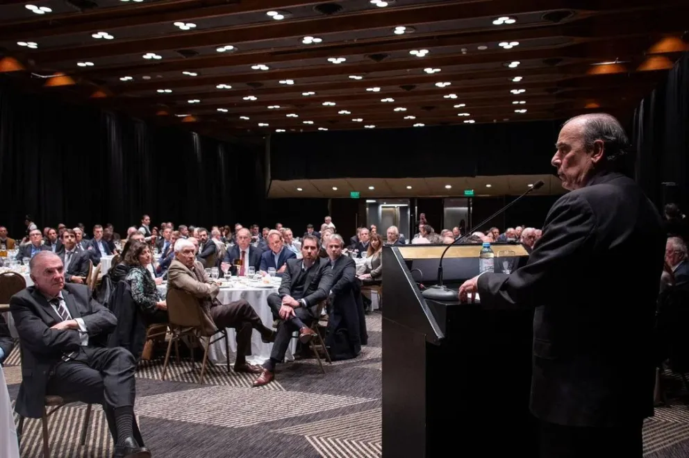 Francos instó al sector petrolero a invertir: "Es el momento de ustedes"