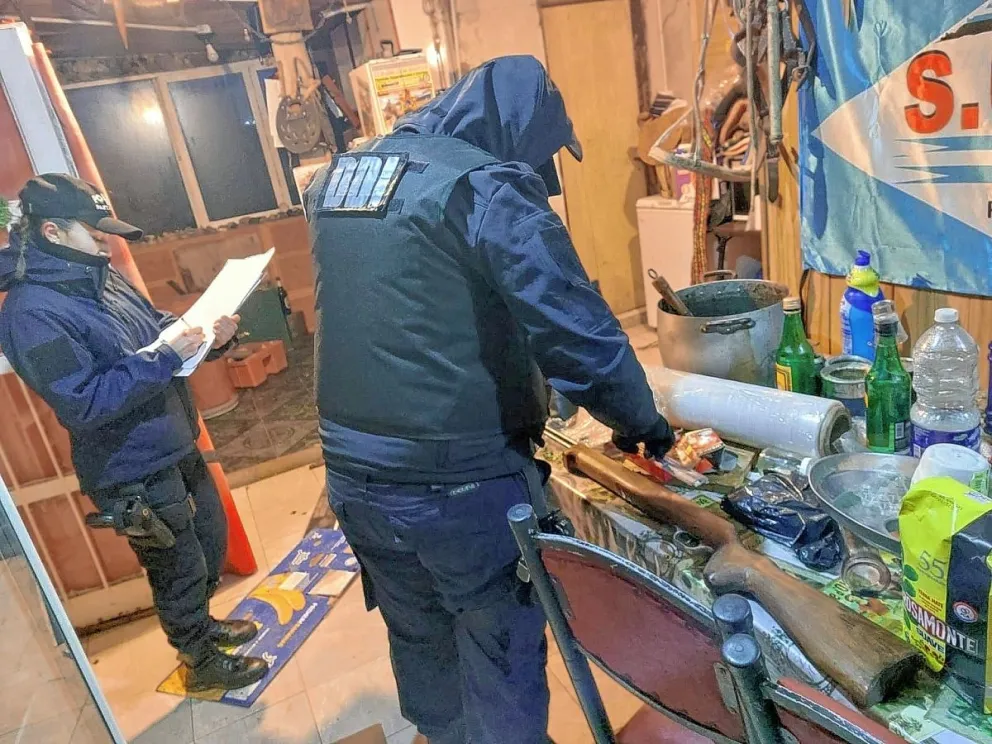 Allanan 5 domicilios por el robo de  31 mil dólares en Puerto Deseado