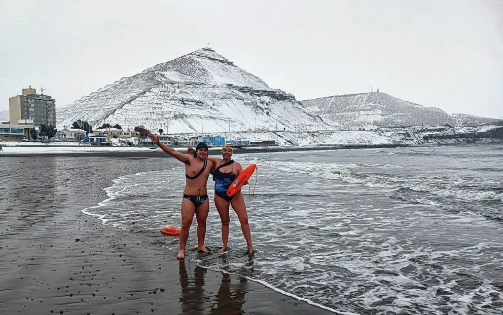 Dos nadadores entrenan para el Mundial de Aguas Abiertas