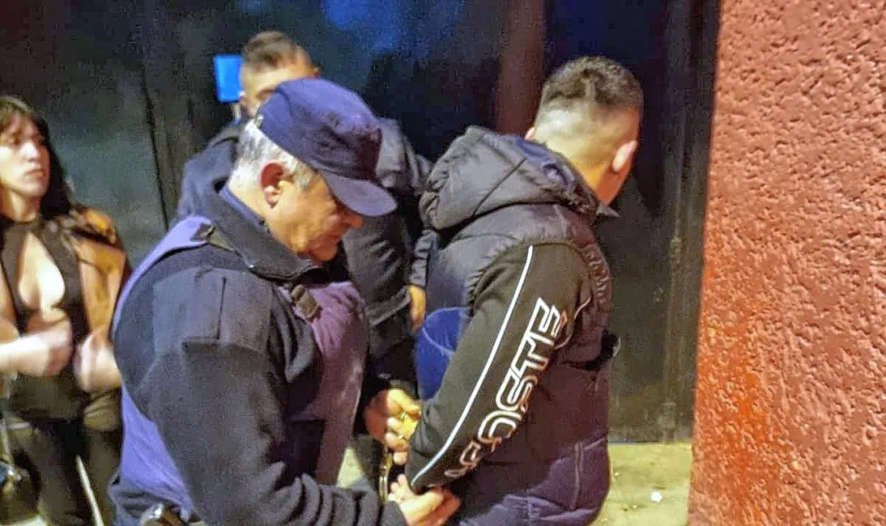 Tenía captura recomendada desde Puerto Madryn y lo atraparon en un boliche bailable de Comodoro