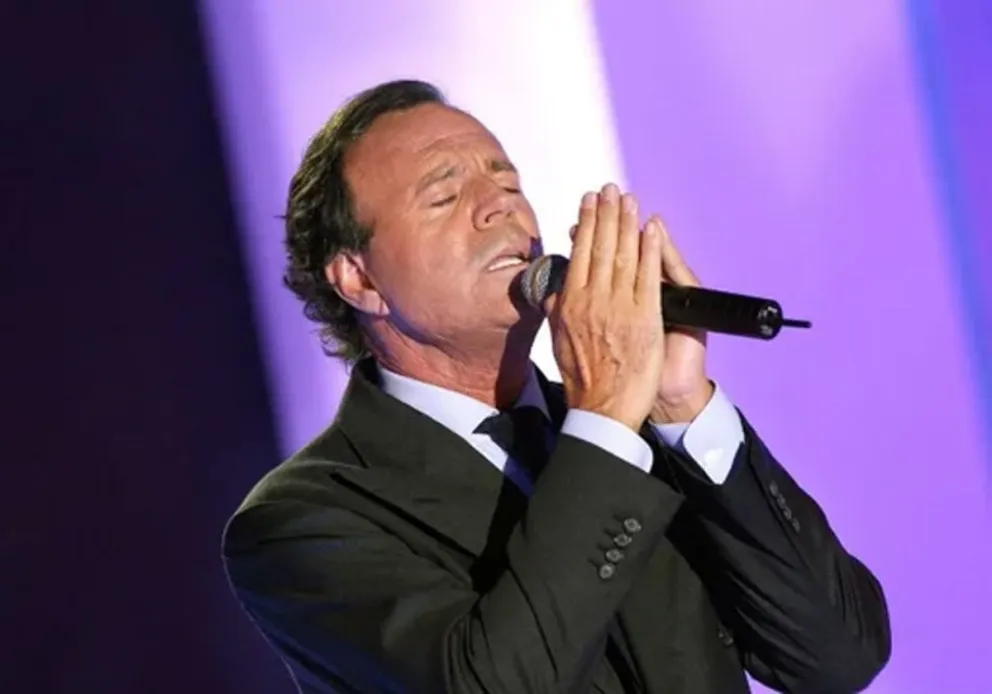 Llegó julio con sus memes: qué opina Julio Iglesias