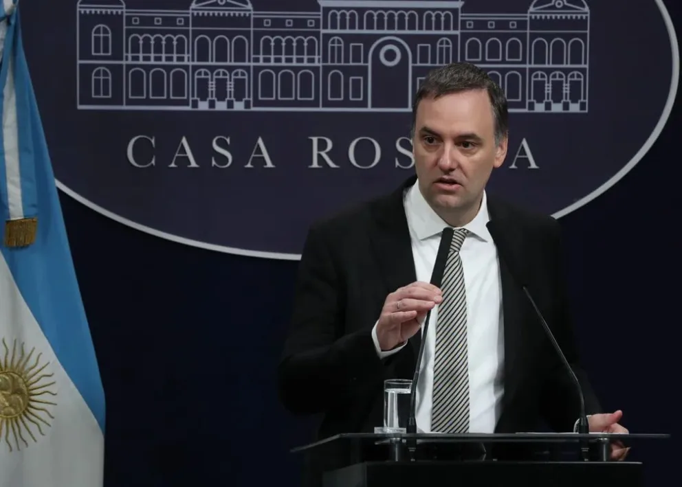 Continúa el mal humor en los mercados: sube el dólar y caen los bonos