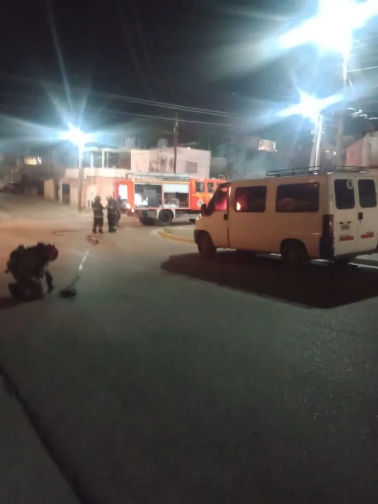 Se prendió fuego un auto ante un presunto desperfecto mecánico