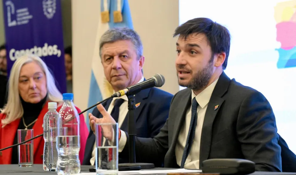 Torres presentó el proyecto del primer Código Electoral de Chubut
