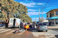 Mujer motociclista lesionada tras una colisión en avenida Canadá y Crónica del barrio Roca