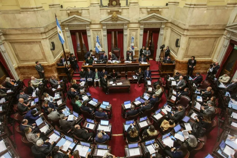 El Senado aprobó pliegos militares y declaró duelo nacional al 18 de julio con motivo del atentado a la AMIA