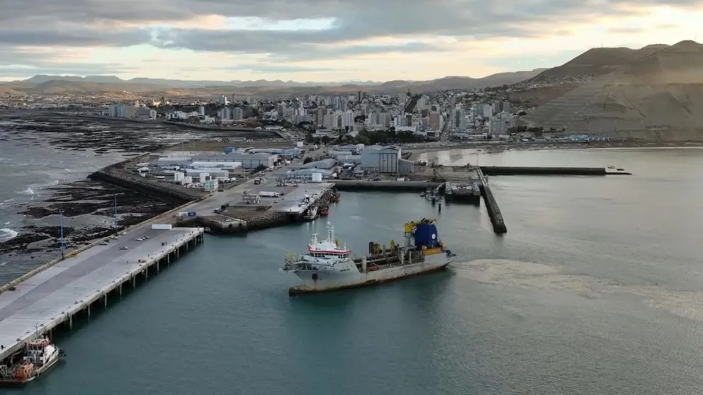 Concluyó la obra del dragado del puerto de Comodoro en menor tiempo al previsto