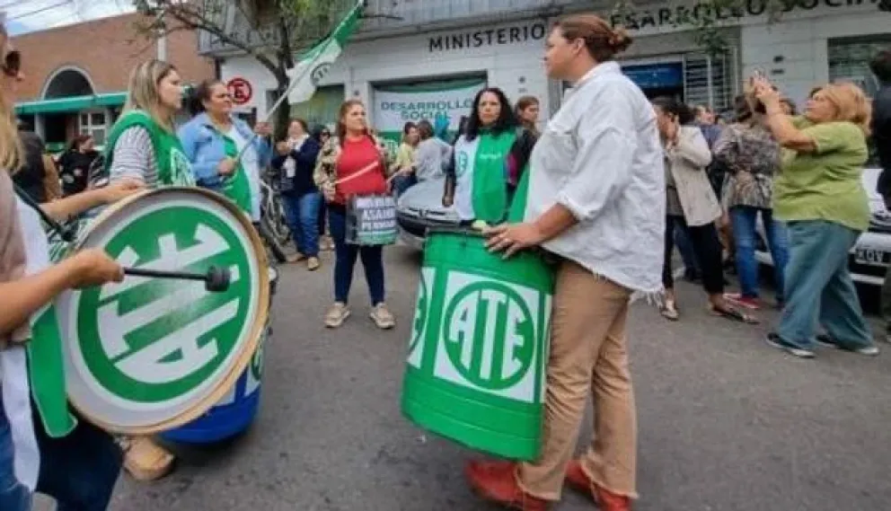 El Gobierno va por 6.000 nuevas cesantías en el Estado y ATE reaccionó con movilizaciones