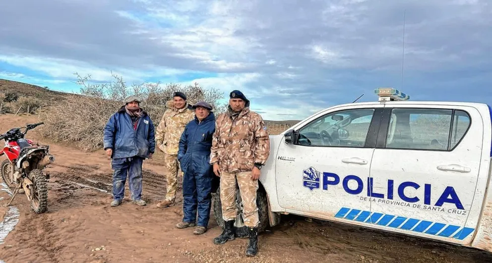 En la zona de Deseado, la policía realizó tareas de rescate y auxilio a peones rurales que se hallaban aislados