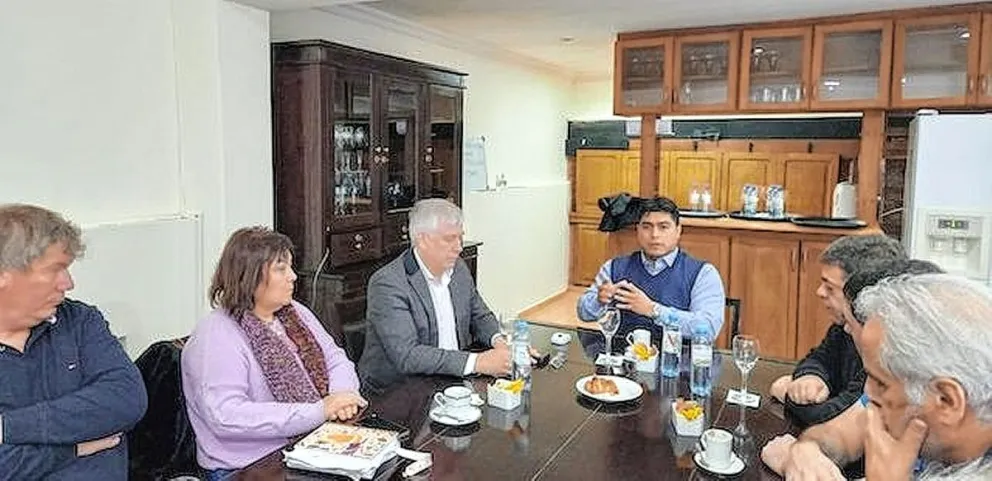 “No podemos seguir alimentando la excusa de que no se puede trabajar en Deseado porque 5 individuos frenan toda una actividad”, dijo Vidal
