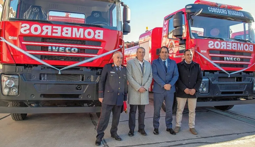 Fue inaugurado el nuevo edificio del Cuartel Central de Bomberos y se presentaron tres autobombas