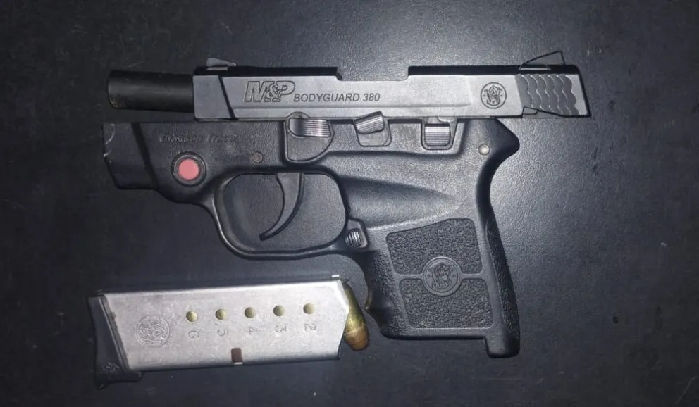 Encontraron un arma en una camioneta secuestrada por un accidente