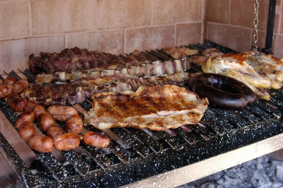 ¿Adiós a un clásico argentino?: el asado pasó a ser un lujo y el consumo de carne cayó a un nivel récord