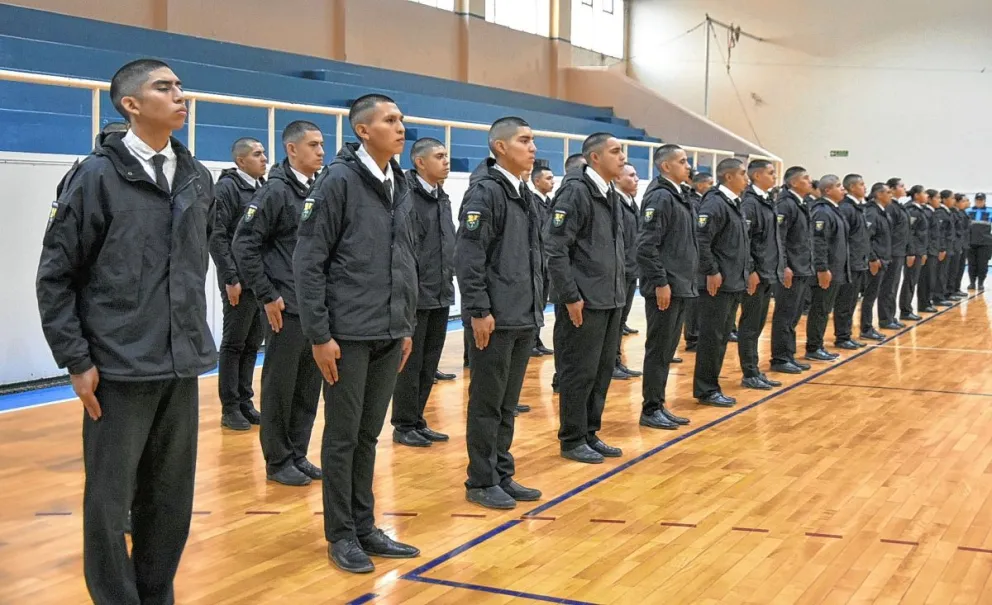 Cadetes de la policía juraron lealtad a la Bandera Argentina