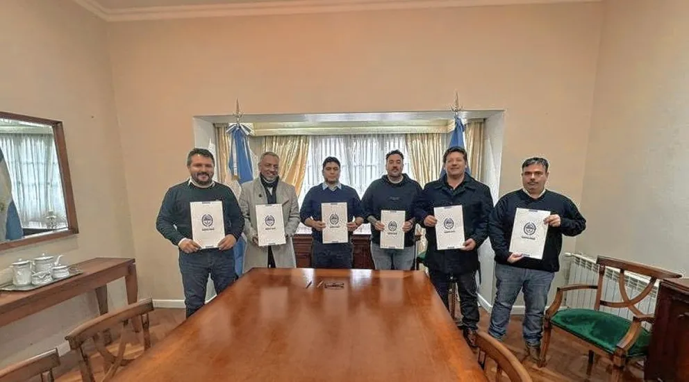 Santa Cruz: Plan de obras públicas para Caleta Olivia, Las Heras y Cañadón Seco