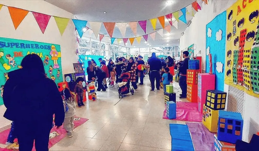 Comunidad educativa se adueñó del CIP para explorar el mundo de los libros