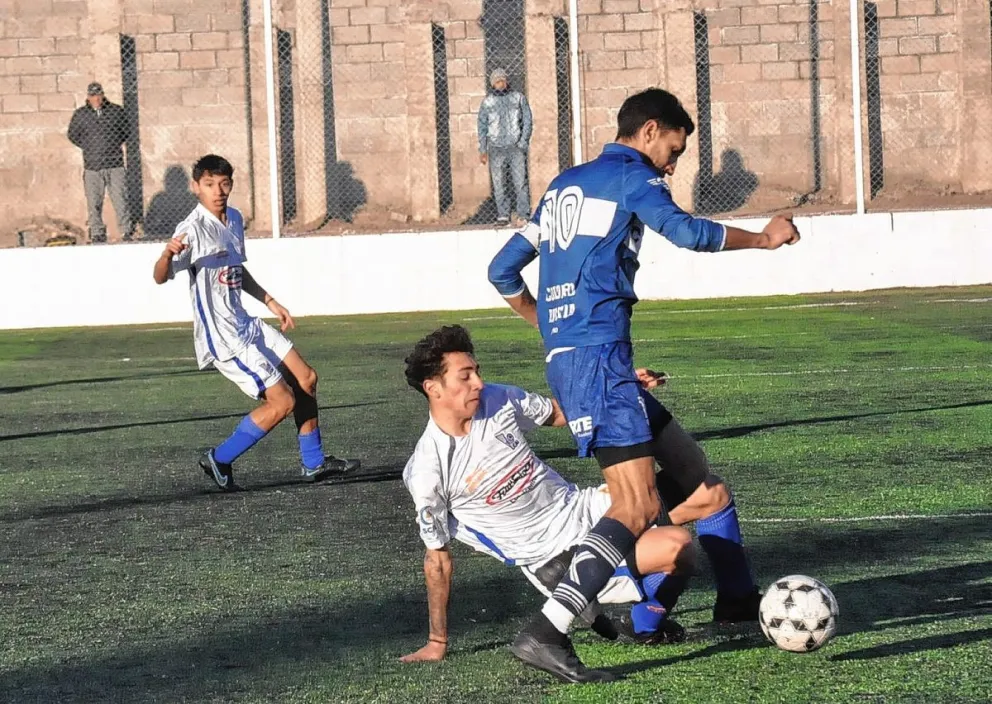 Newbery volvió a ganar y se alejó aún más como líder