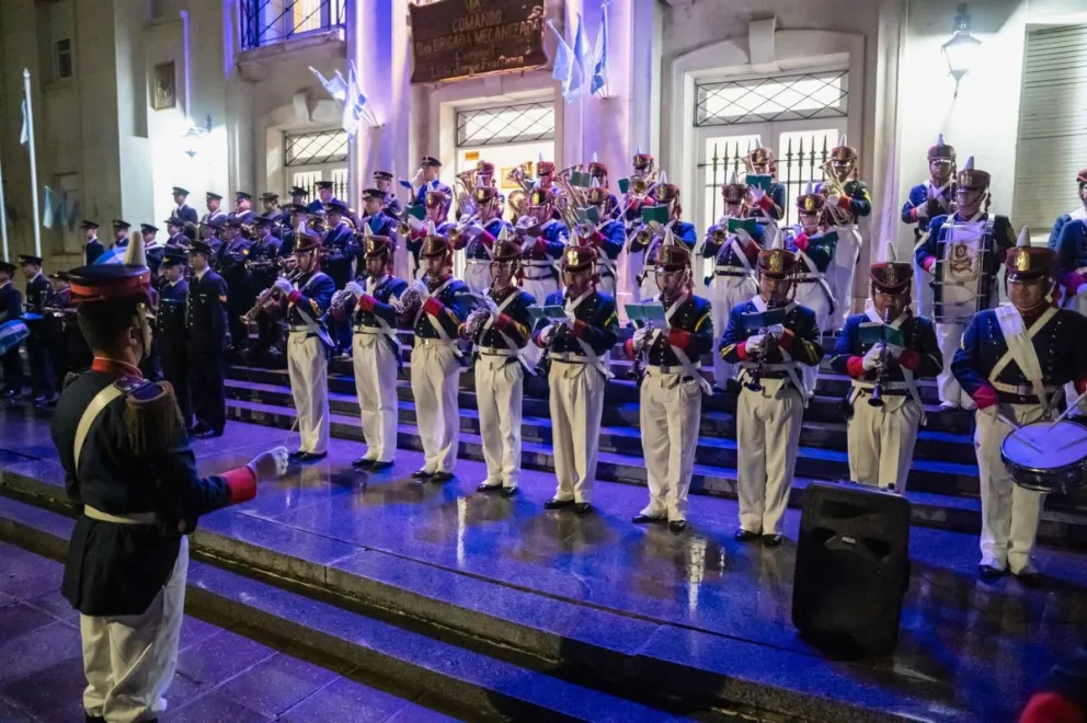 Macharashvili encabezó el izamiento de la bandera y desfile militar por el Día de la Independencia