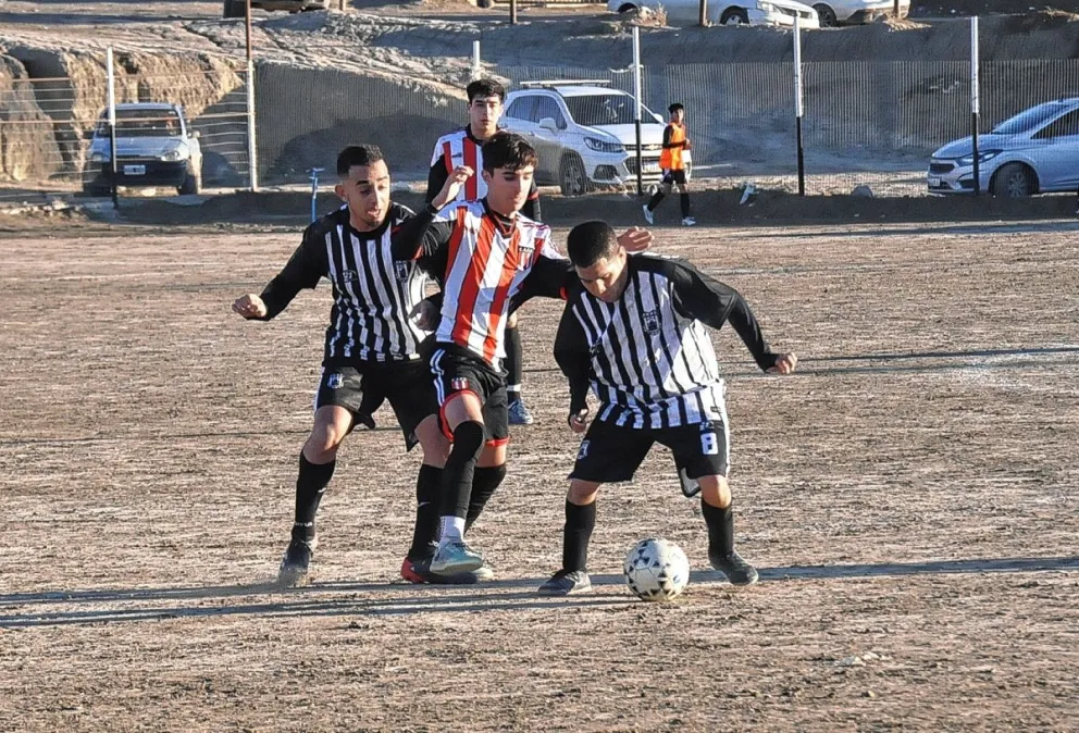 La Nueva, tuvo madurez y juego para quedarse con el invicto más deseado