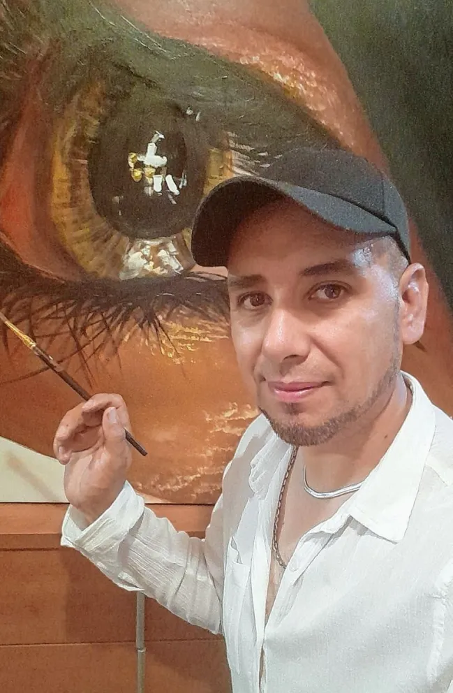 Artista plástico santacruceño continúa siendo protagonista en muestras internacionales