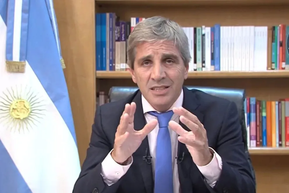 Caputo ve "claros síntomas de recuperación”: cómo se saldrá del cepo y cuánto espera de inflación en junio