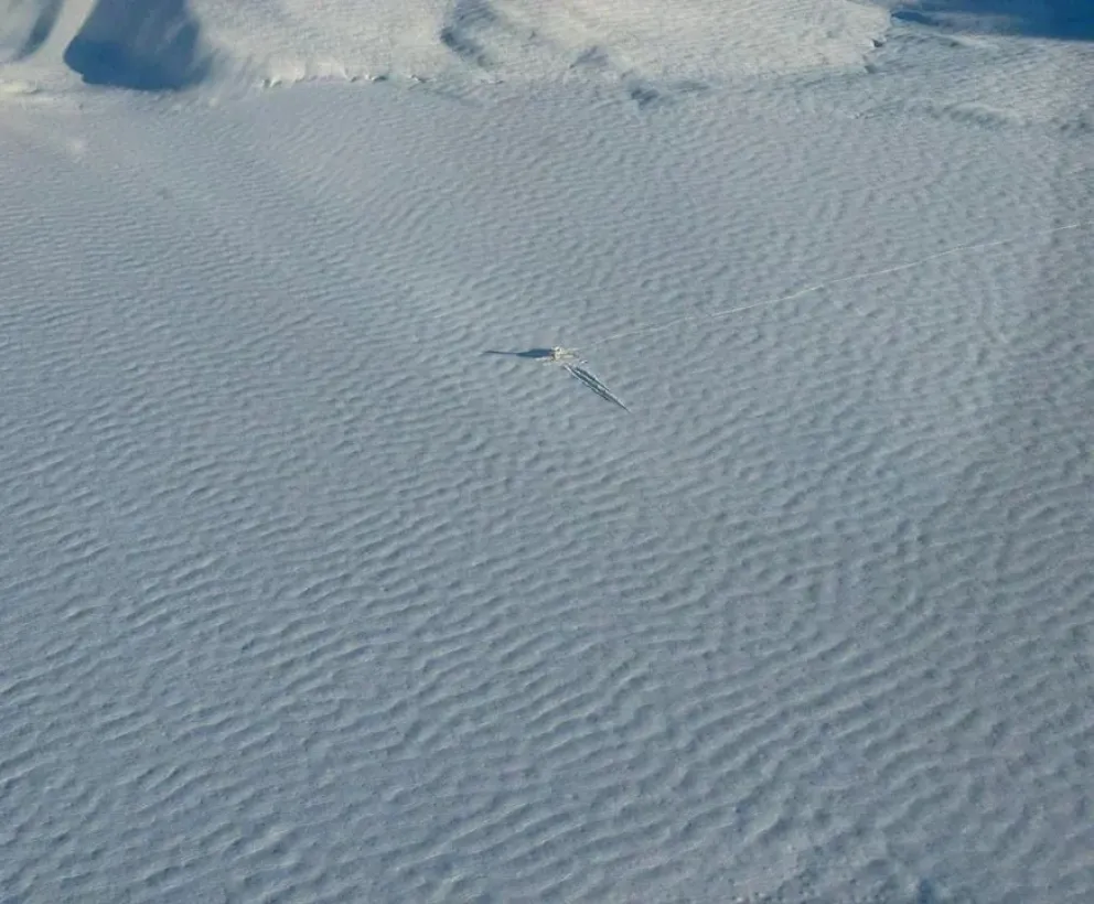Incidente en Chubut: aterrizó de emergencia en un lago congelado y desarmaron su avión para poder recuperarlo