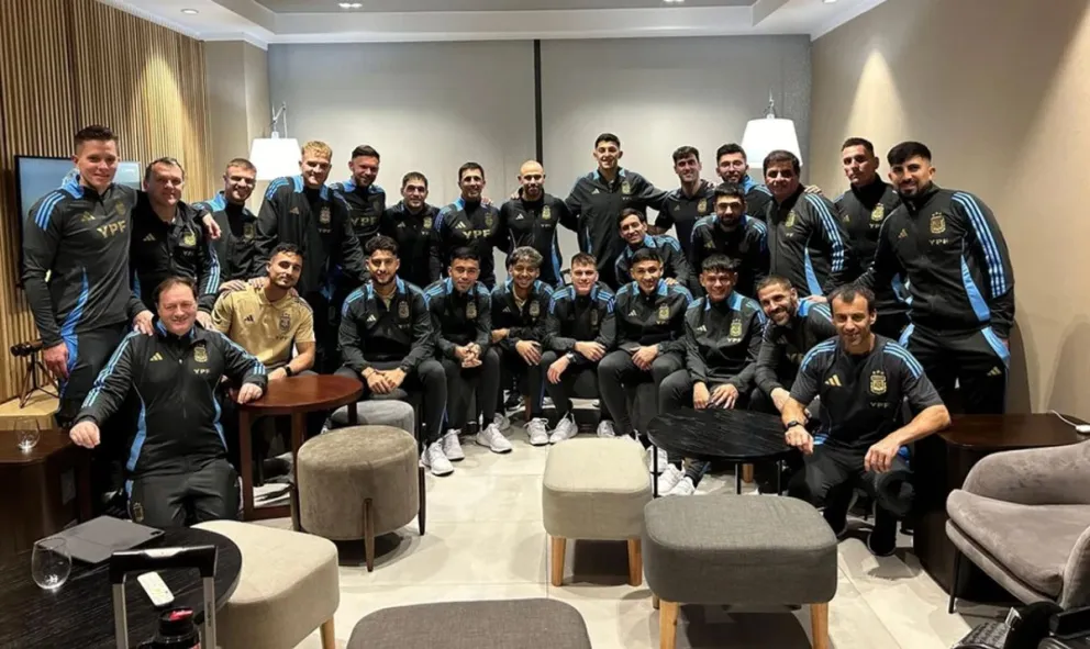 La Selección argentina Sub 23 partió hacia París para disputar los Juegos Olímpicos