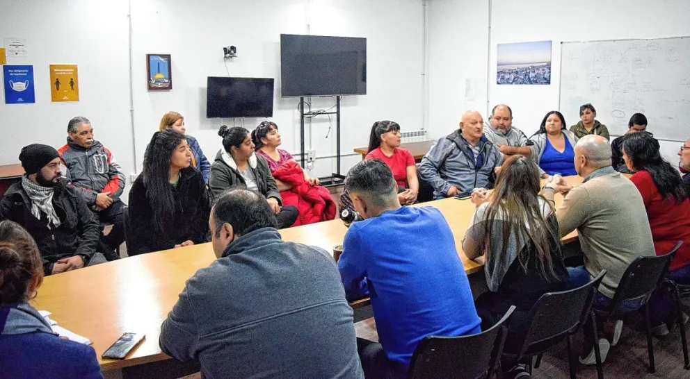 Vecinos de la ex Radio Estación se movilizaron hasta el Concejo para reiterar reclamo por servicios básicos