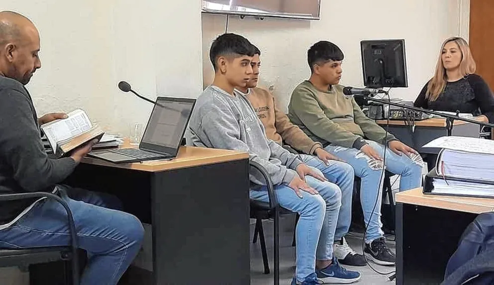 Por un robo triplemente agravado y privación ilegítima de la libertad siguen con prisión preventiva 3 acusados