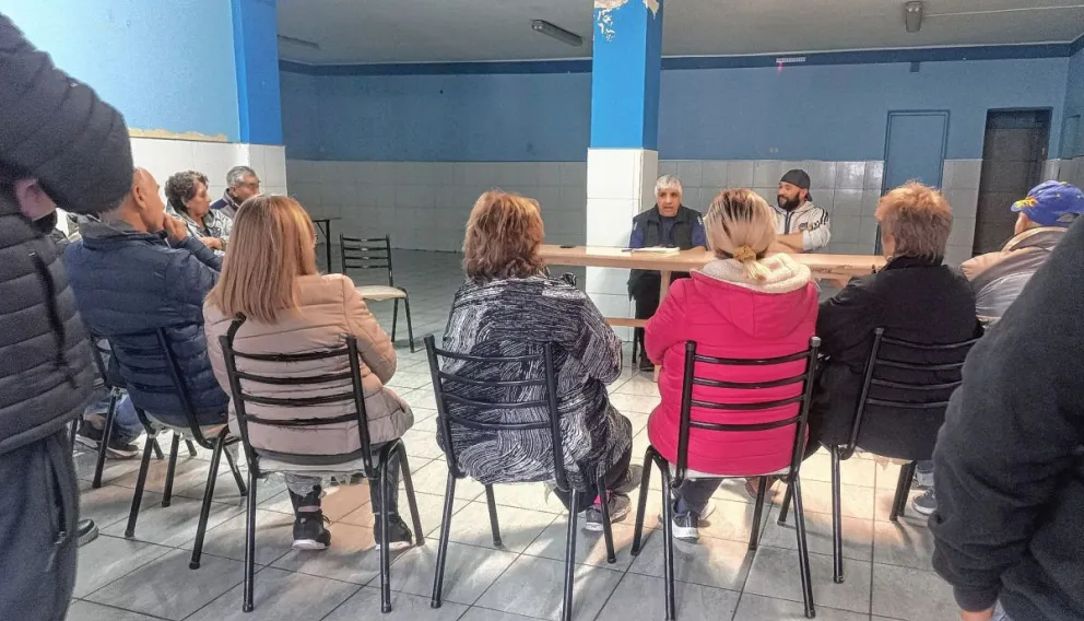 Vecinos del barrio José Fuchs se unen para darle pelea a la inseguridad: se interiorizaron sobre alarmas comunitarias