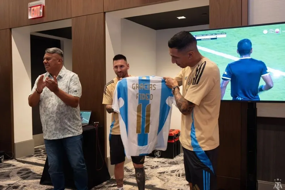 La Selección Argentina despidió a Ángel Di María con regalos y muchas emociones