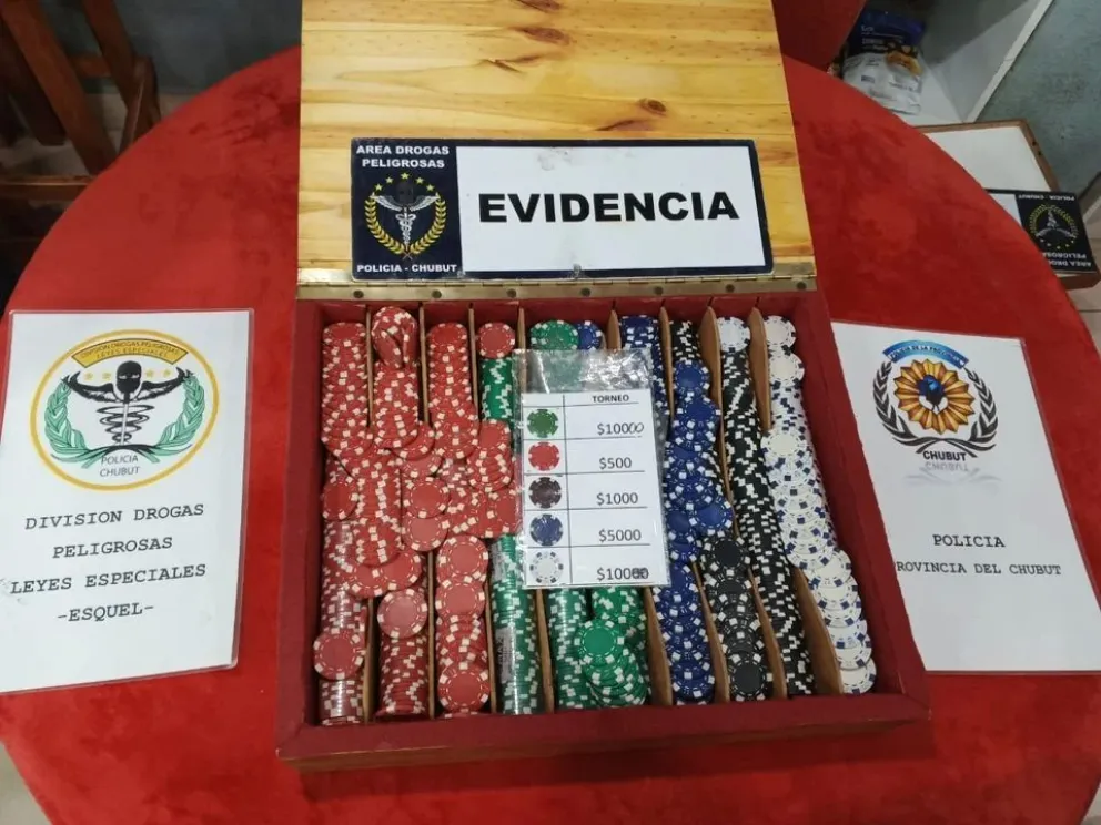 Desmantelan casino clandestino y secuestran gran cantidad de bebidas
