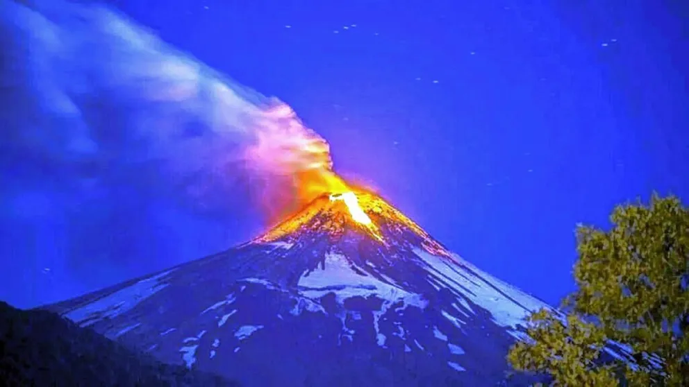 El volcán Villarrica mantiene su nivel de actividad “sobre nivel base”