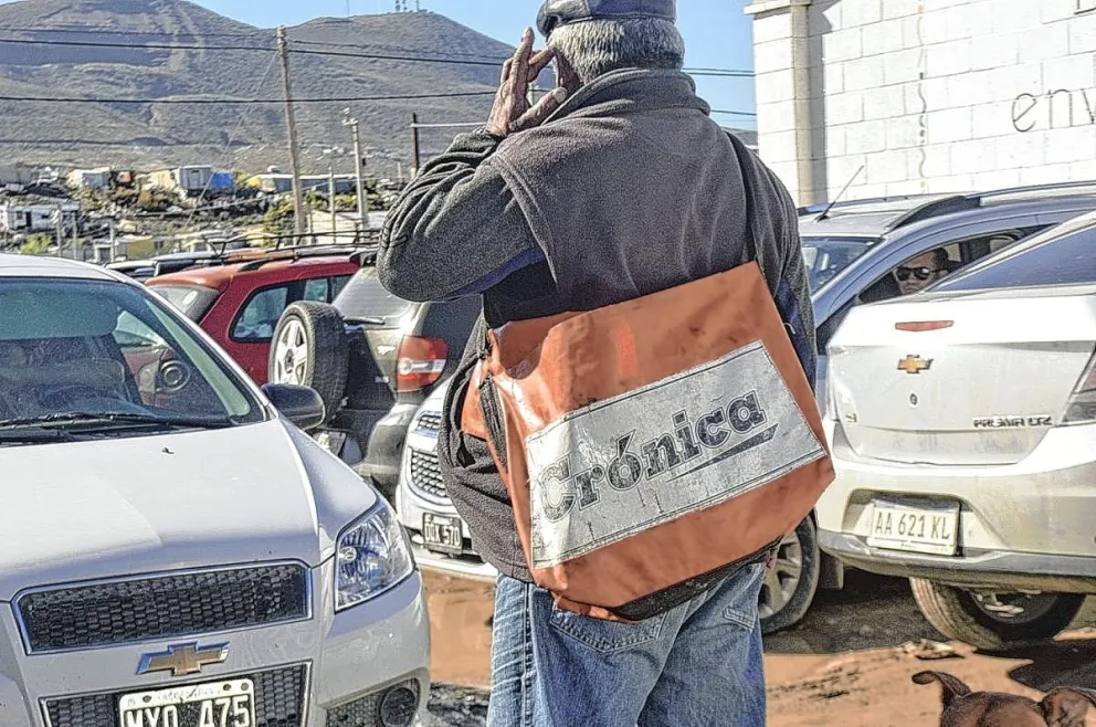 “A LA GRAN FAMILIA DE CRÓNICA”