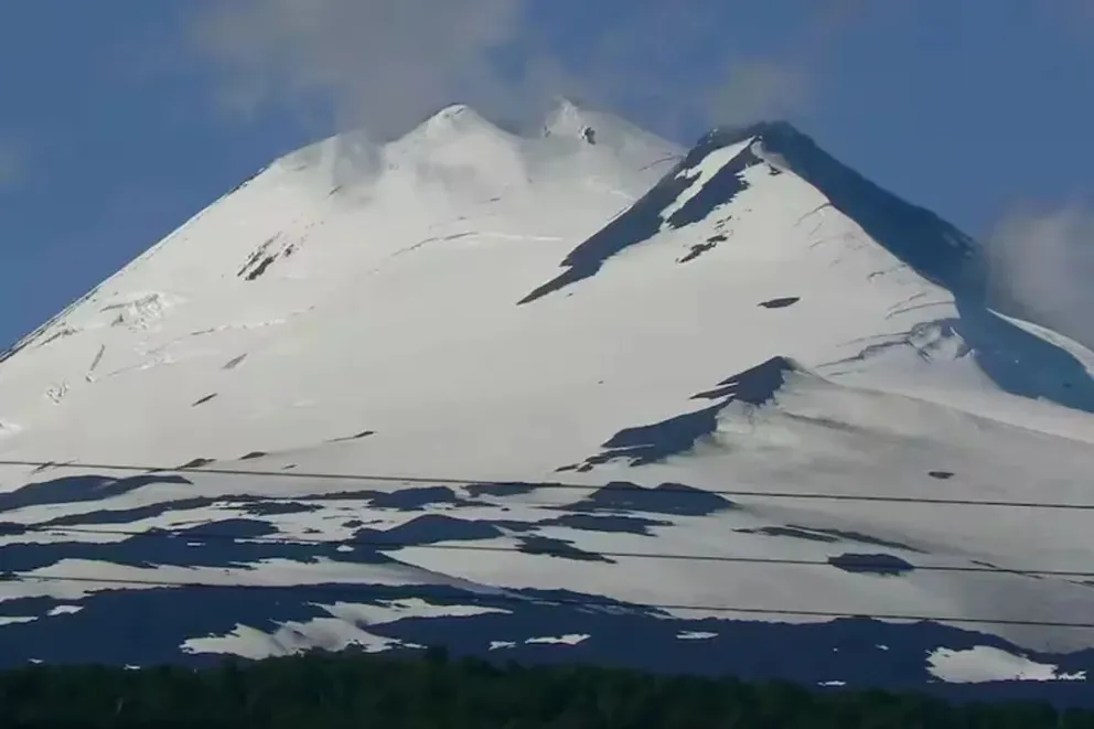 Tragedia en Chile: murió un montañista argentino tras caer del Volcán Llaima