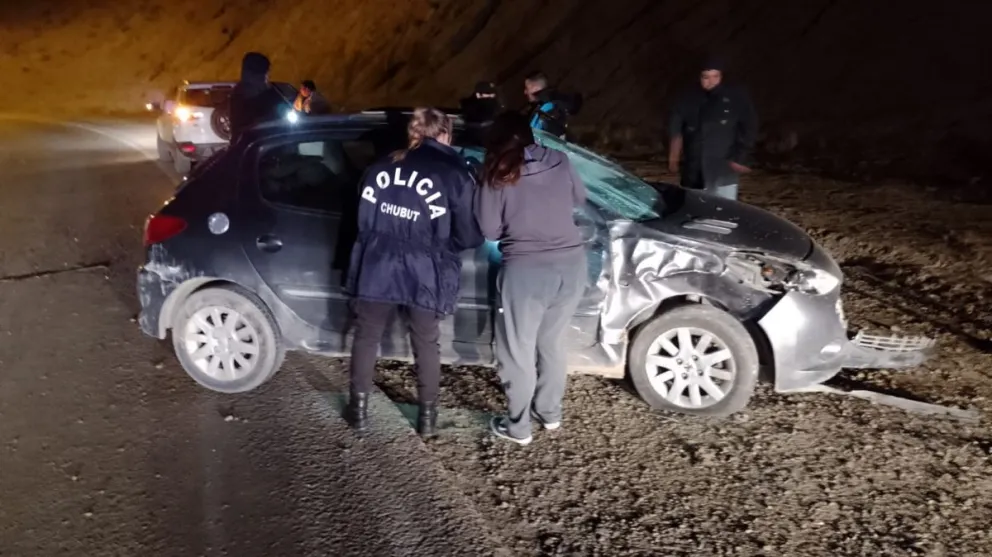 Una joven despistó y chocó, y terminaron secuestrándole el auto