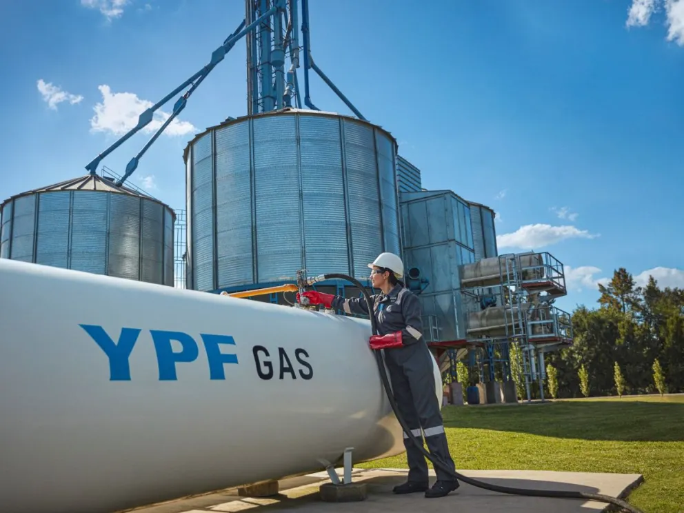YPF anunció que seguirá con la construcción de la planta de GNL en Río Negro