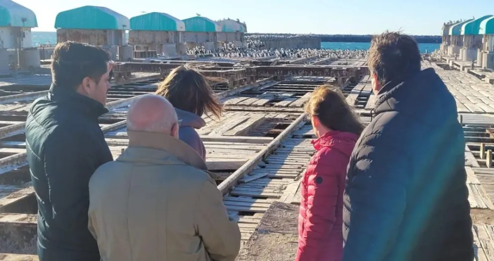 Funcionarios provinciales recorrieron los muelles e instalaciones del astillero de Comodoro