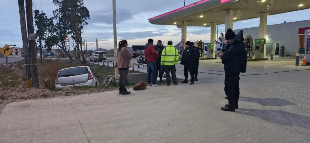Conducía con 1,72 de alcohol y terminó cayendo a un zanjón en Km. 8.