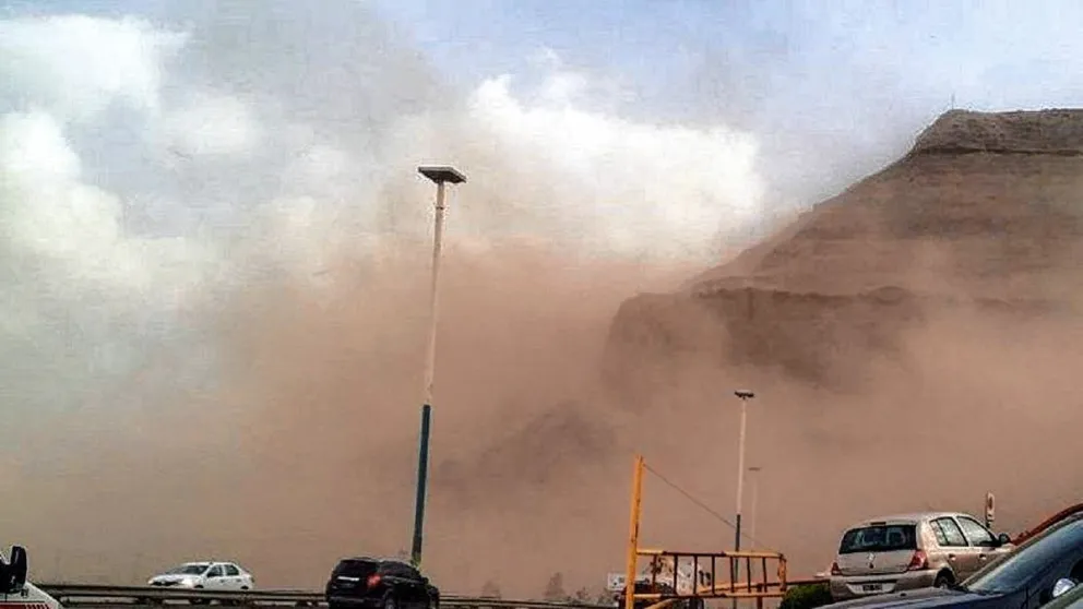 Las ráfagas de viento llegaron a 107 y el alerta se elevó a naranja