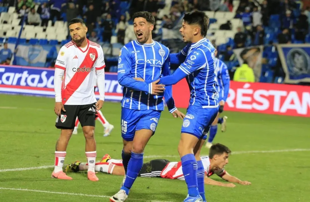 En una ráfaga, Godoy Cruz se lo dio vuelta a River