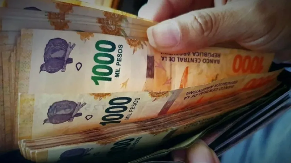 El Gobierno dispuso un aumento del 15 % del salario mínimo y se pagará en cuatro cuotas
