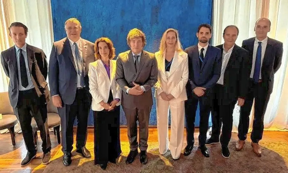 Milei se reunió con empresarios, después de la bilateral con Macron